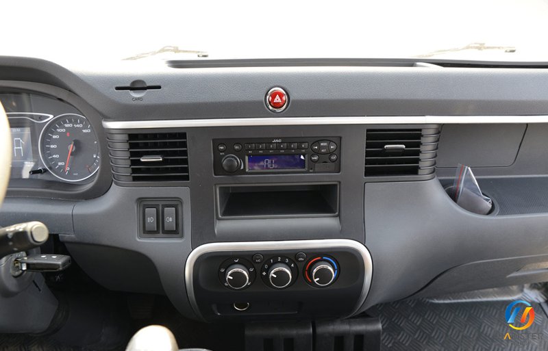 China truck JAC Shuailing E medium-sized 129 hp 4.22m single-row sideboard light truck