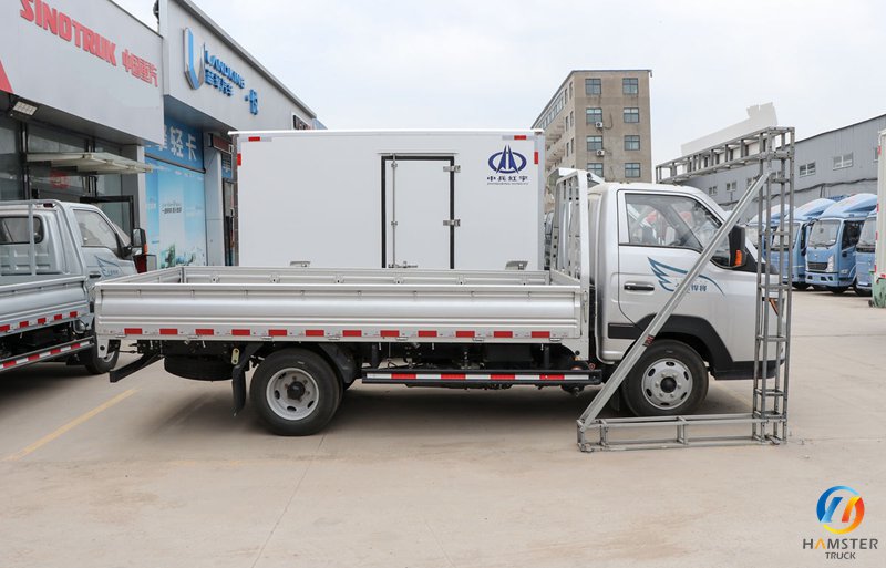 Sinotruk HOWO Junior 140HP 3.95m AMT Automatic Single-row Sideboard Truck