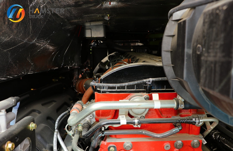A very practical Foton Ouman EST 6*4 towing vehicle with a low price and good performance.