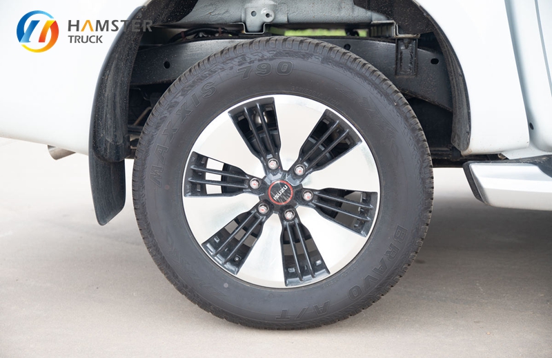 A Very Popular Pickup Truck, JIM D-MAX 4WD Configuration, Convenient and Practical, Suitable for Family Use.