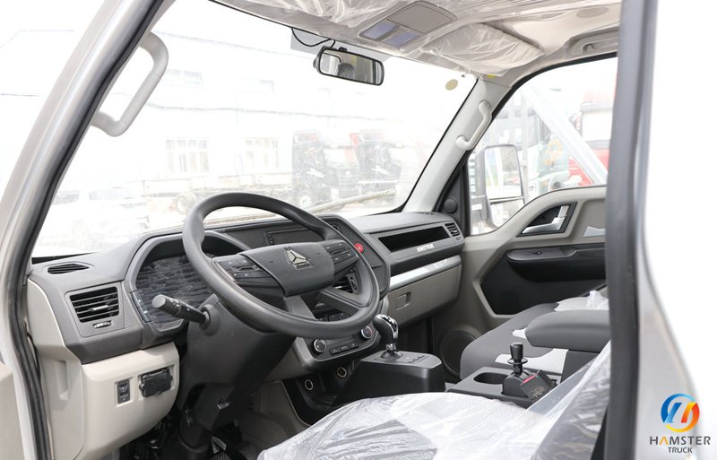 Sinotruk HOWO Junior 140HP 3.95m AMT Automatic Single-row Sideboard Truck