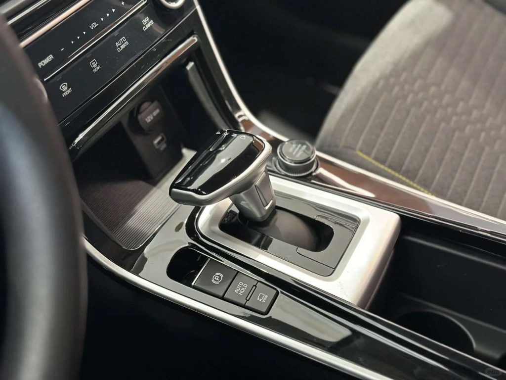 Compact Comfortable for Kia Seltos China Gasoline Car with Innovative Safety Features New Manual Gear Box Leather Seats Rear Cam
