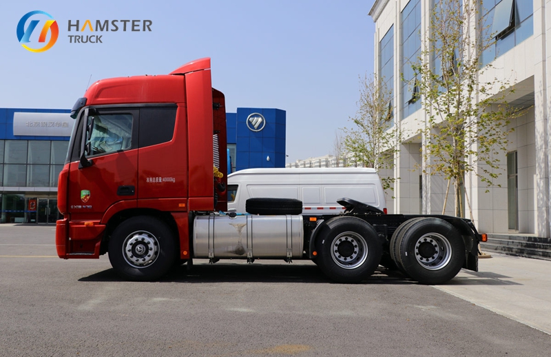 A very practical Foton Ouman EST 6*4 towing vehicle with a low price and good performance.