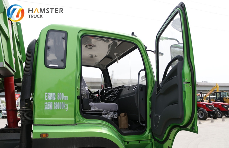 A very affordable 4*2 small dump truck, Shaanxi Auto Xuan De X9. Convenient and practical, with a low price.