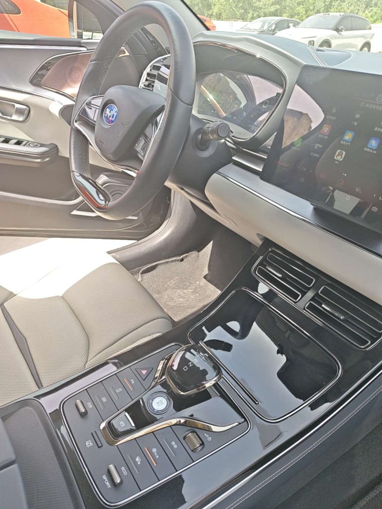 Discover Quality Used BYD E9 at HamsterUcar: Your Smart Mobility Choice