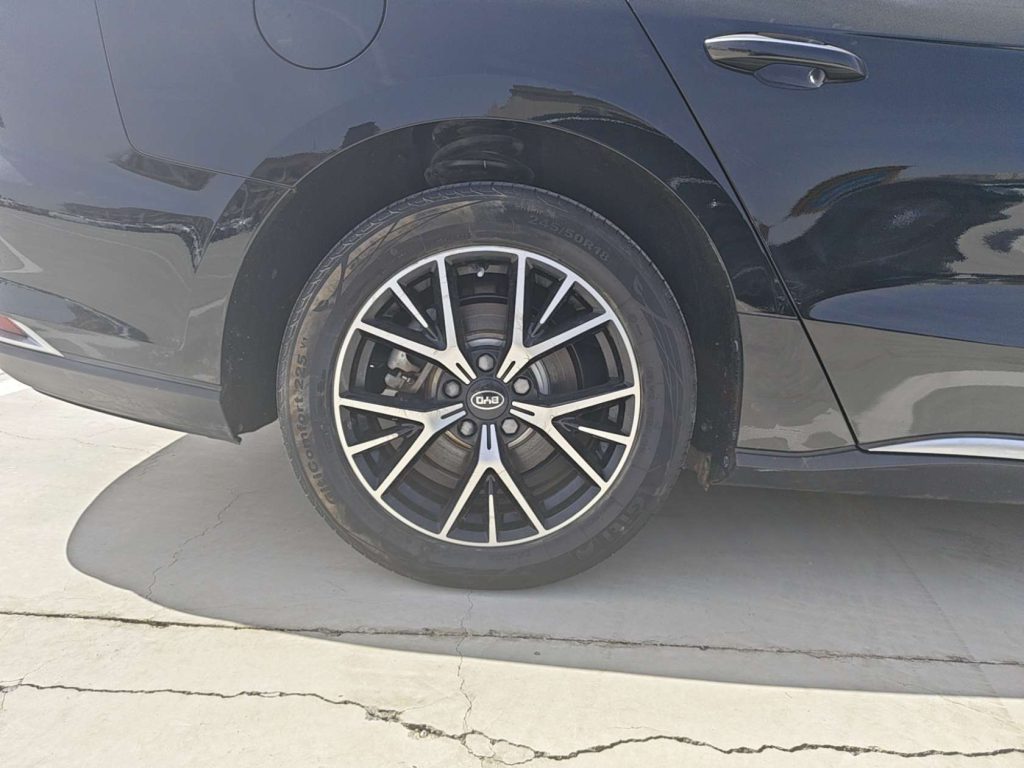 Discover Quality Used BYD E9 at HamsterUcar: Your Smart Mobility Choice